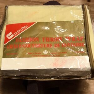 Cambridge Vintage Fashion Throw Wrap